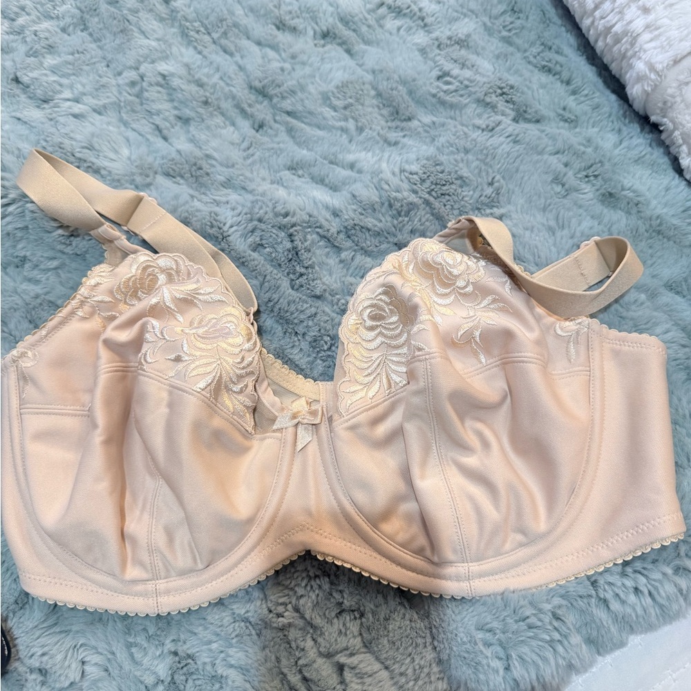 Elila Cream  Embroidered Microfiber Underwire Bra Size 36E NWOT